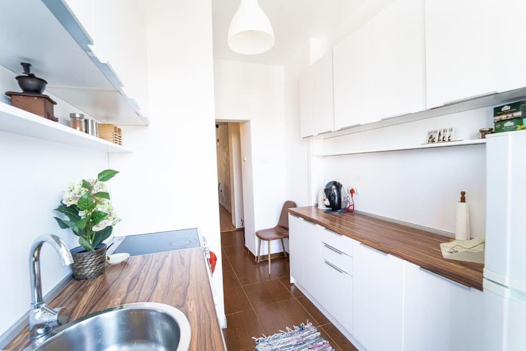 Central Apartment 2Bd Next To Vitosha Bul. Sofia Buitenkant foto