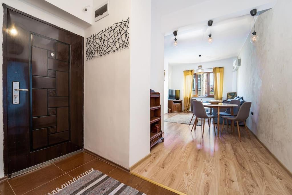 Central Apartment 2Bd Next To Vitosha Bul. Sofia Buitenkant foto