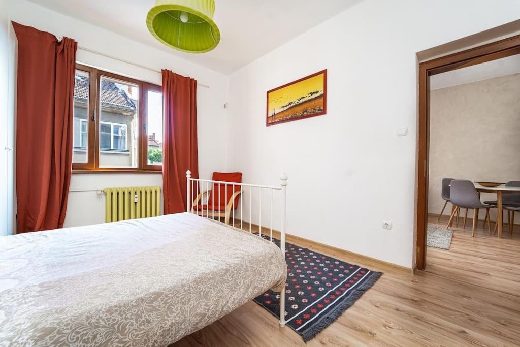 Central Apartment 2Bd Next To Vitosha Bul. Sofia Buitenkant foto